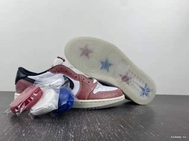 Rep 1 JORDAN X LOW ROOM OG 'RED AIR TROPHY FN0432-017 BLACK' 0502